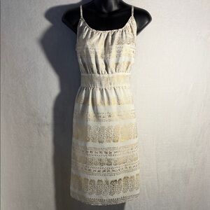 Women’s med. mark. Spaghetti-Strap White & Gold distressed Patterned Dress